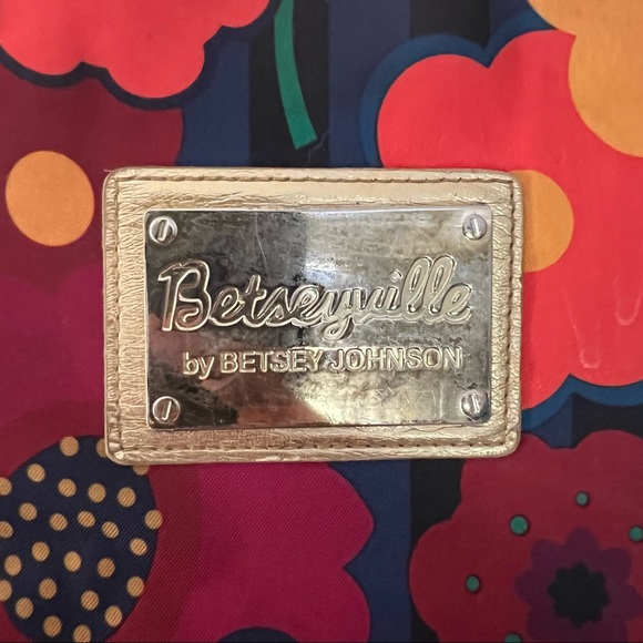 Betsey Johnson Betseyville Floral Laptop Bag - Picture 13 of 13